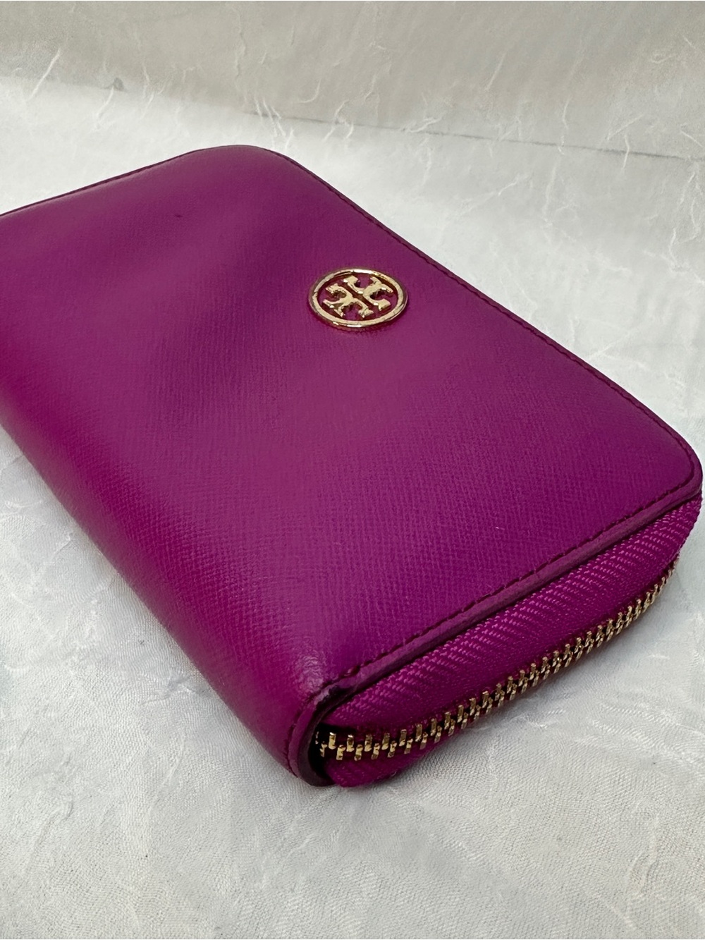 Tory Burch Purple Leather Zip Wristlet with Gold Logo Zip Around W/ Strap - Picture 2 of 10